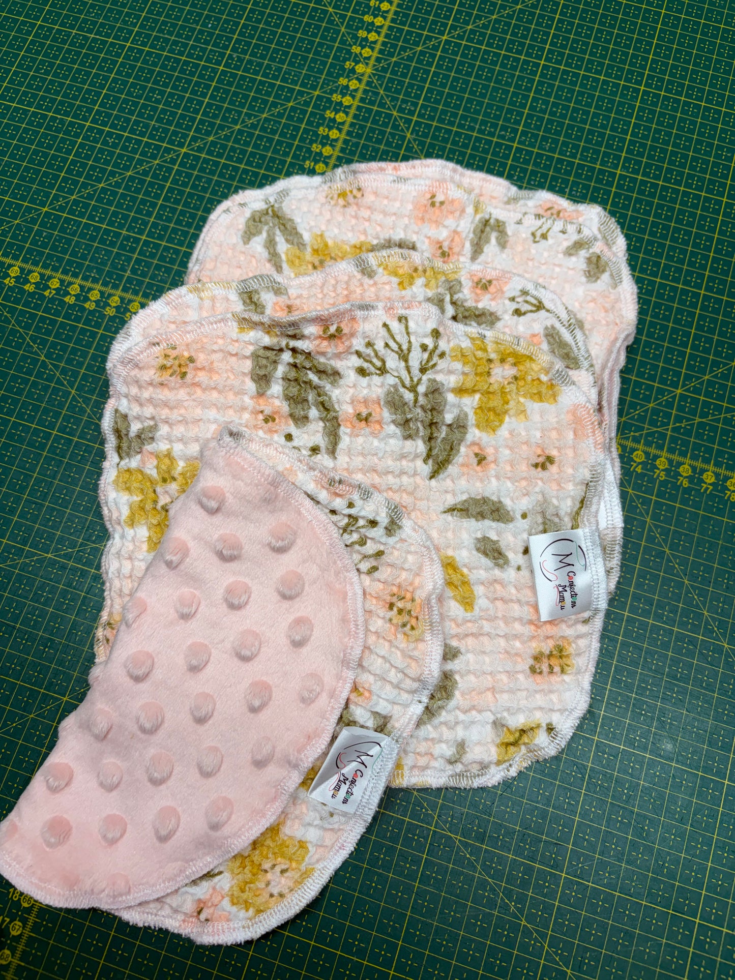 3 lots débarbouillettes (paquet de 6 chacun) rose , beige , vert