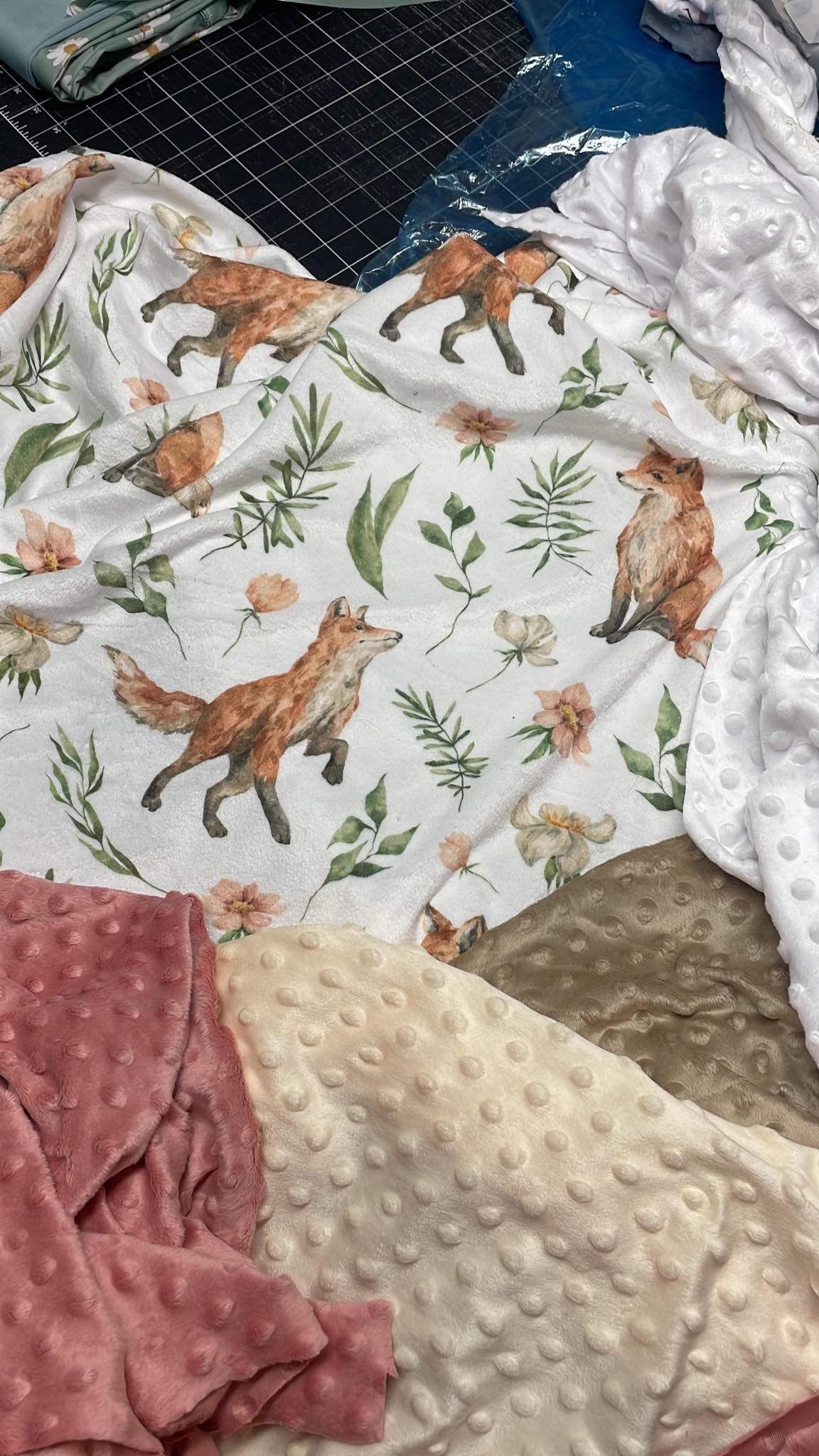 Courtepointe renard fleur dos ivoire 32x42 po