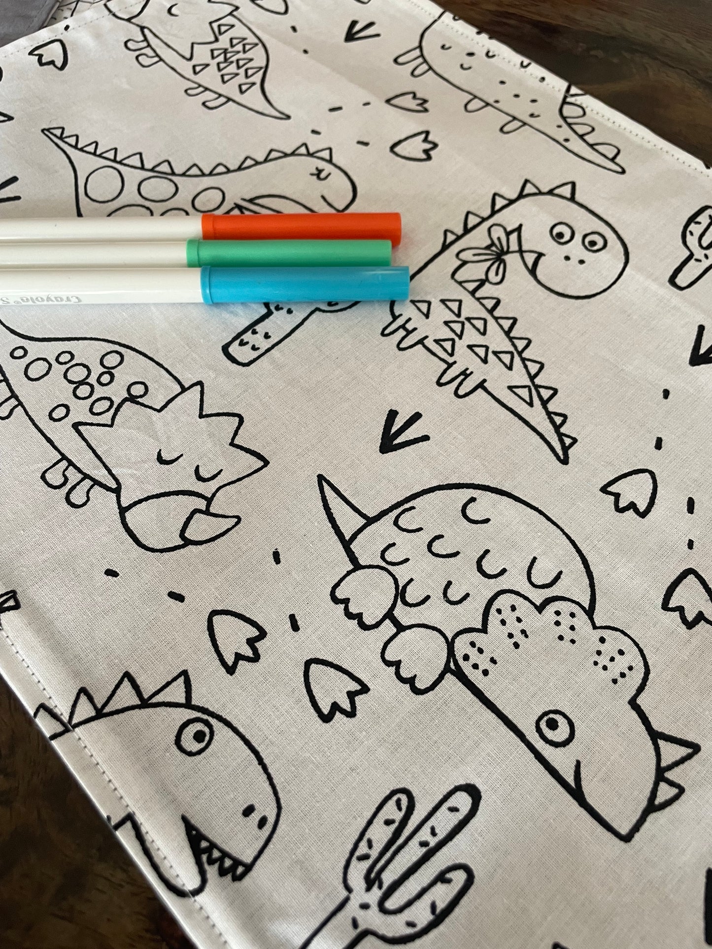 Napperon à colorier lavable motif Dino en rabais